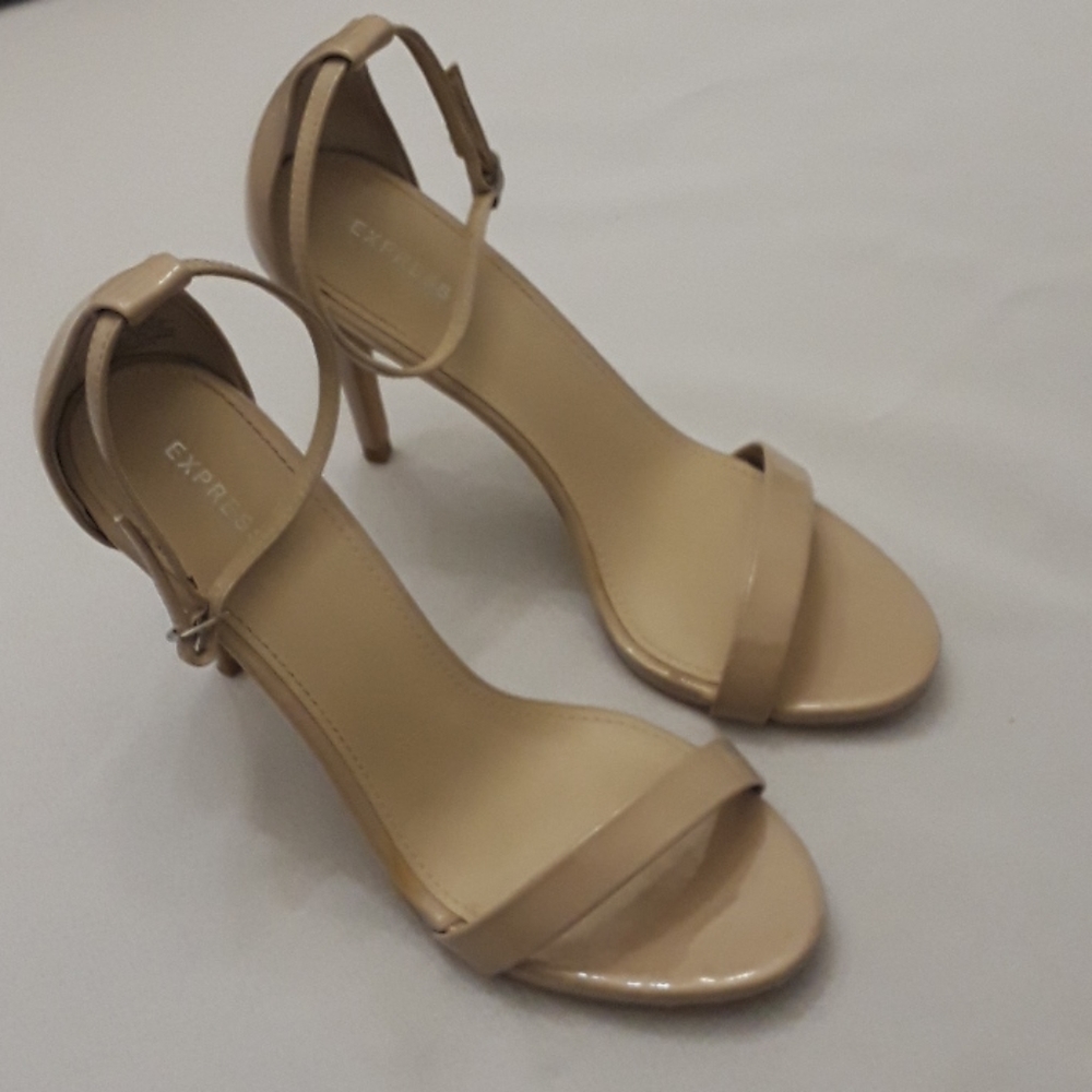 Express Heels - Picture 2 of 8